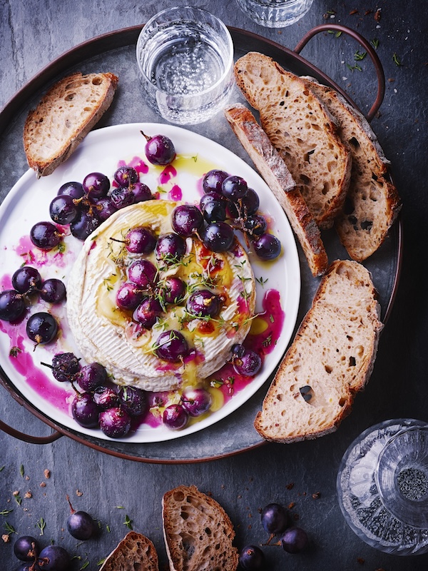 recette de Raisins rôtis au camembert coulant