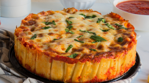 Gâteau de rigatoni à la tomate et à la mozzarella