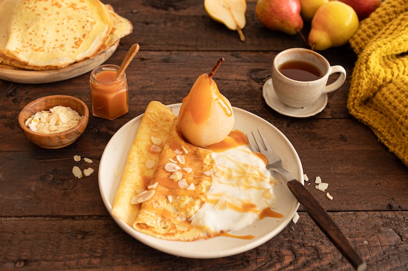 recette de Crêpes au caramel et poire pochée