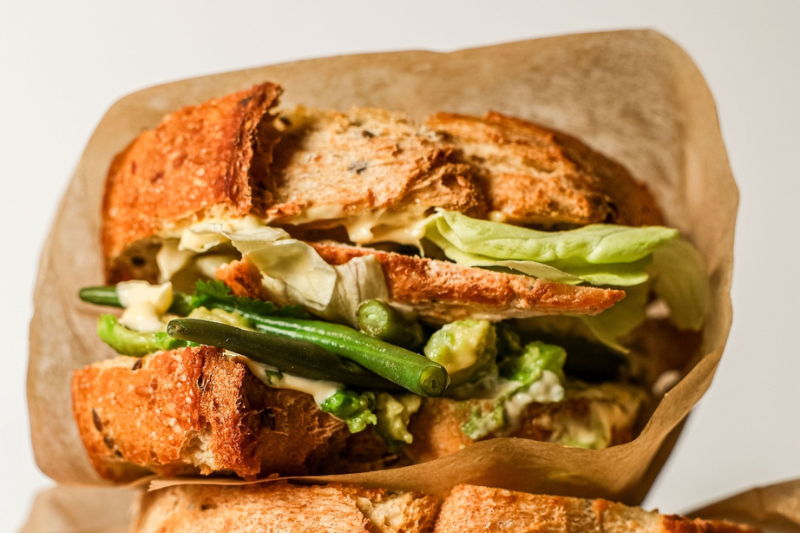 Sandwich au poulet aux haricots verts