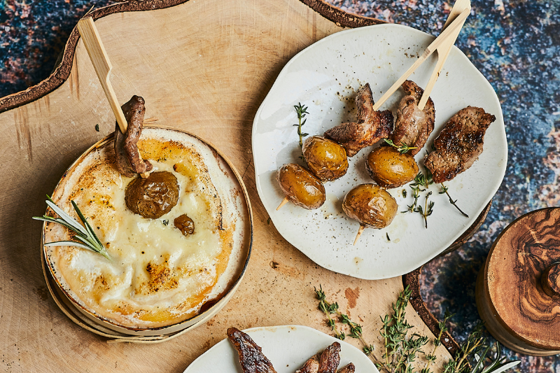 Brochettes d’agneau au Mont-d’Or