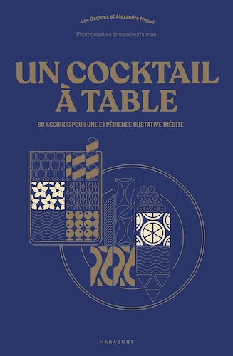 Un cocktail à table