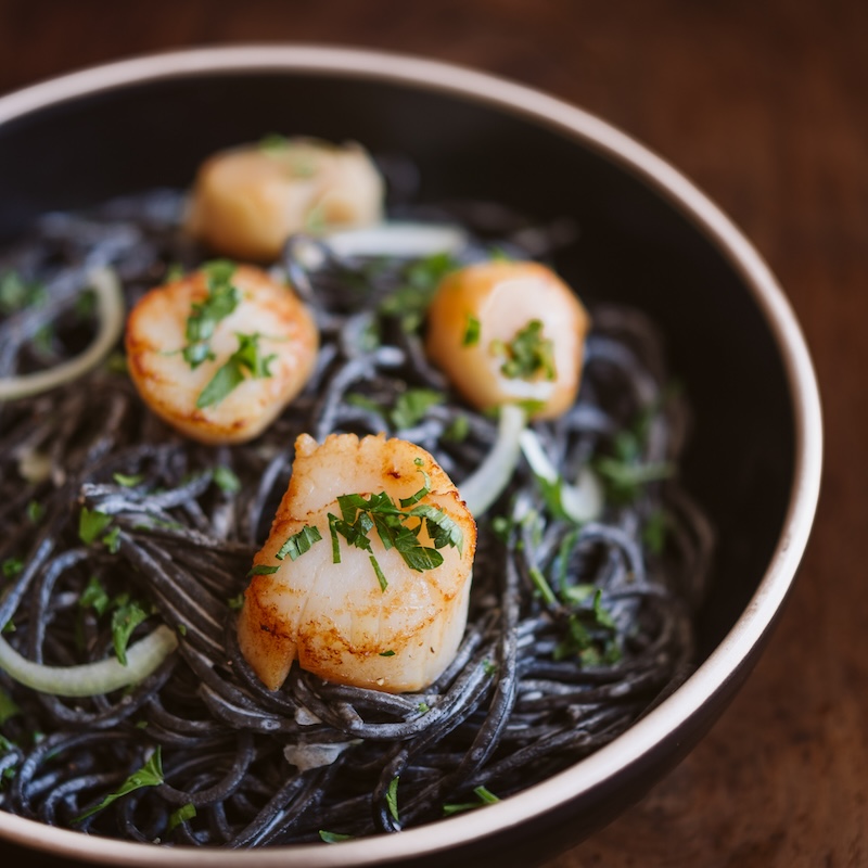 recette de Saint-Jacques aux linguines à l’encre