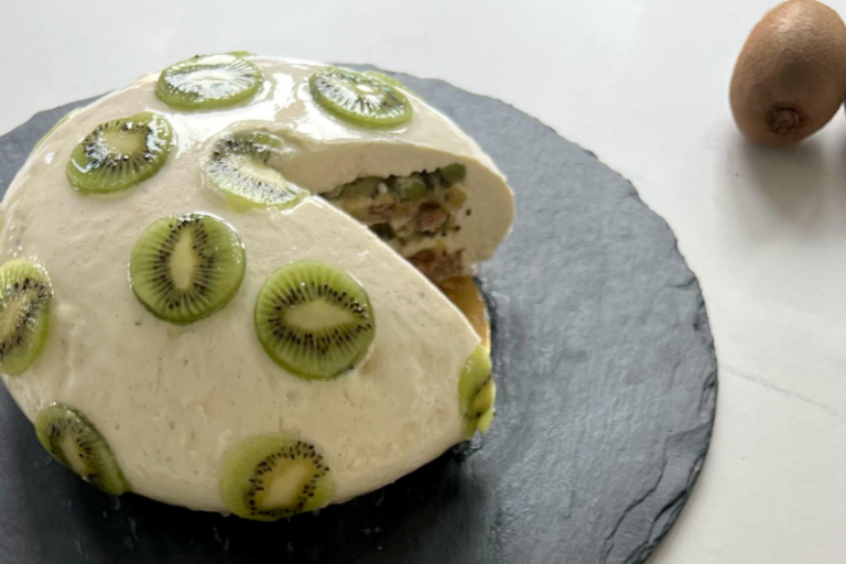 Entremets au kiwi vanille et noisettes