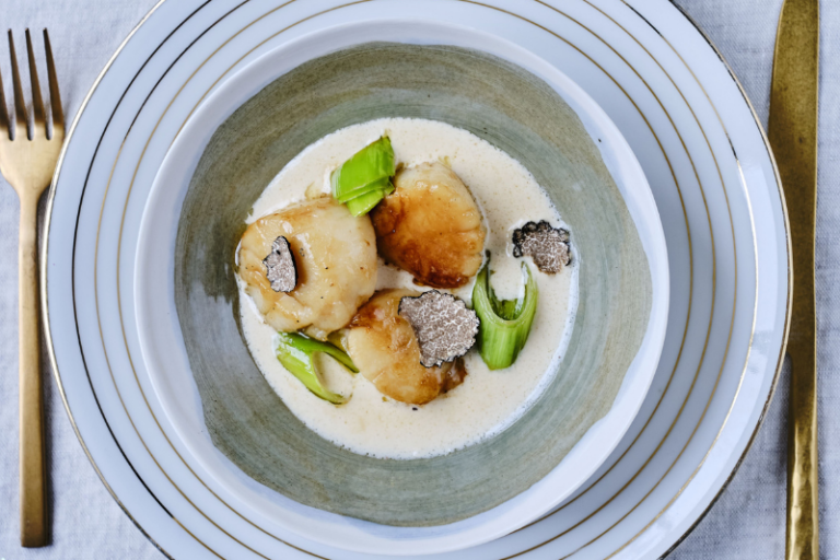 Saint-Jacques à la crème truffée