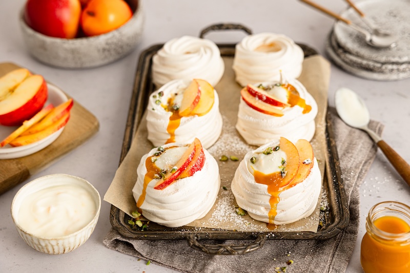 recette de Pavlovas garnies de yaourt aux fruits