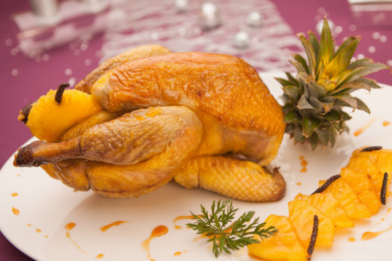 Chapon de pintade à l’ananas et au poivre