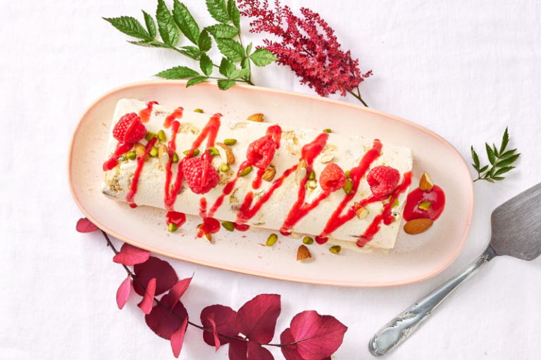 Nougat glacé au coulis de framboises