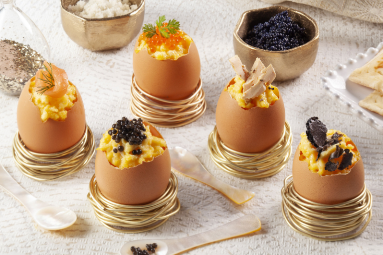 Oeufs brouillés en habits de fêtes