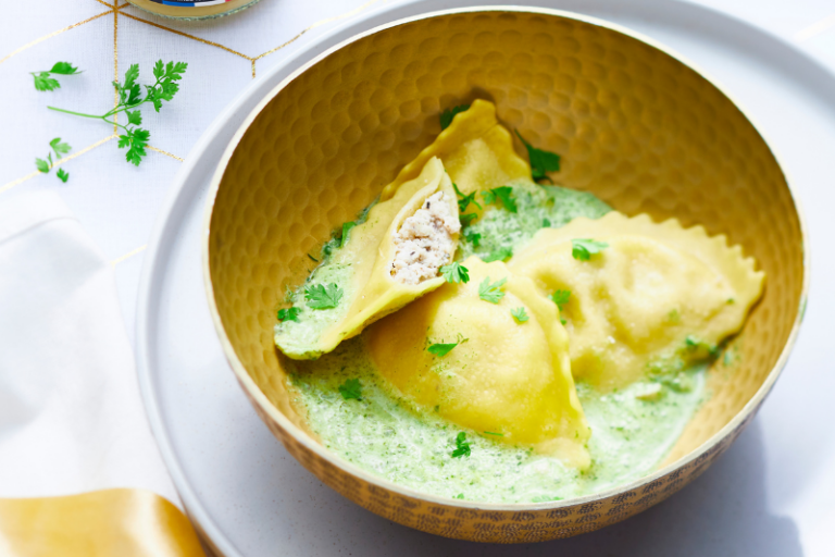 Raviolis en bouillon mousseux à la truffe