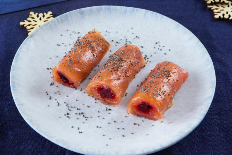 Rouleaux de saumon au tartare de betteraves