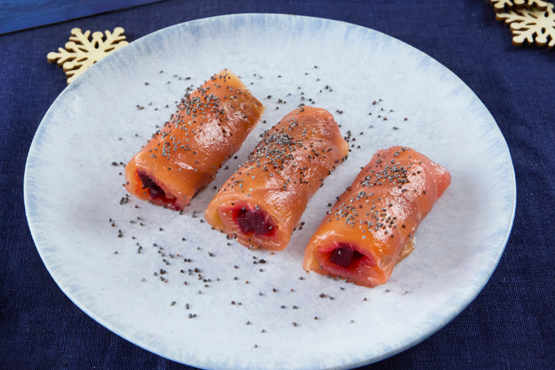 Rouleaux de saumon au tartare de betteraves