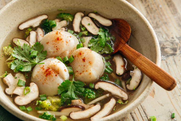 Bouillon thaï aux Saint-Jacques