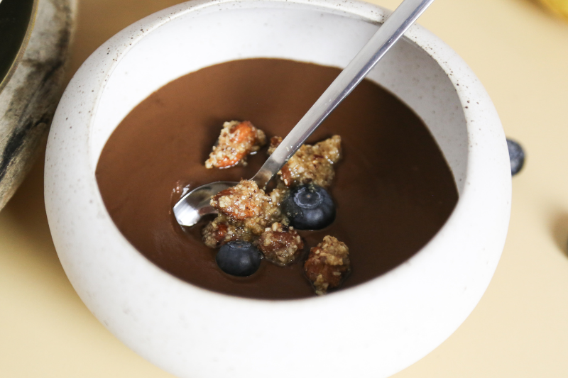 Soupe au chocolat au granola croustillant