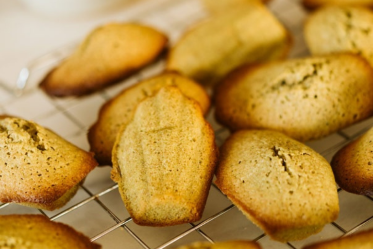 Madeleines au matcha et au beurre de baratte