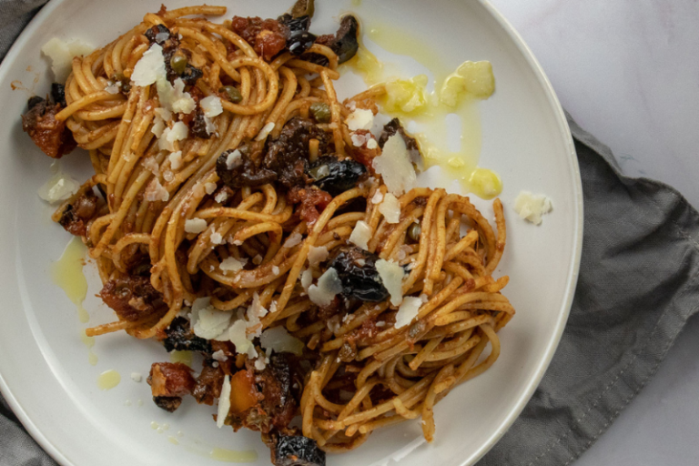 Spaghetti alla puttanesca faciles