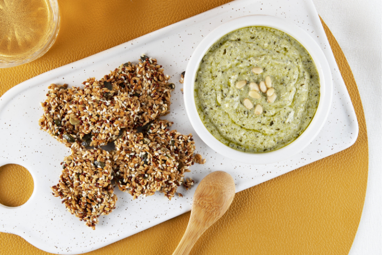 Tartinade au pesto et crackers aux graines