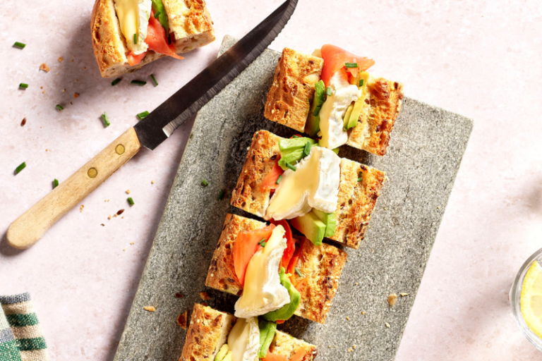Baguette camembert avocat saumon