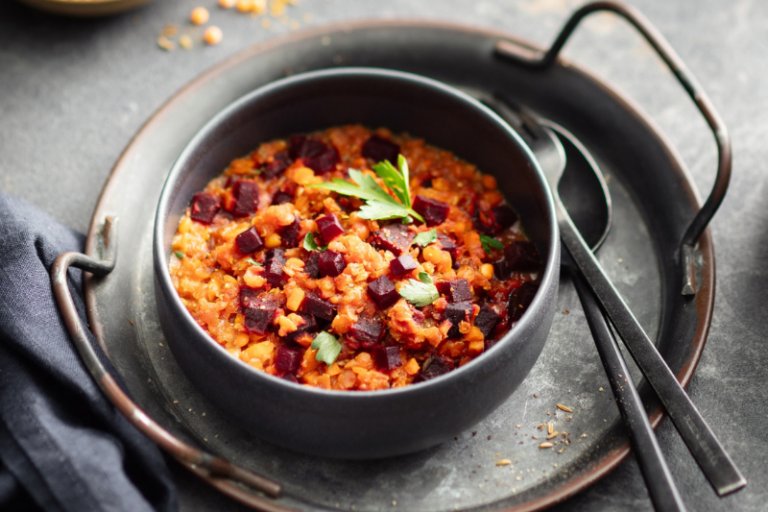 Dahl de lentilles corail à la betterave
