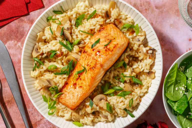 Saumon délicatement laqué et épinards