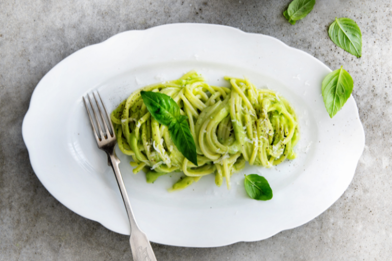 Spaghetti à la sauce crémeuse à l’avocat