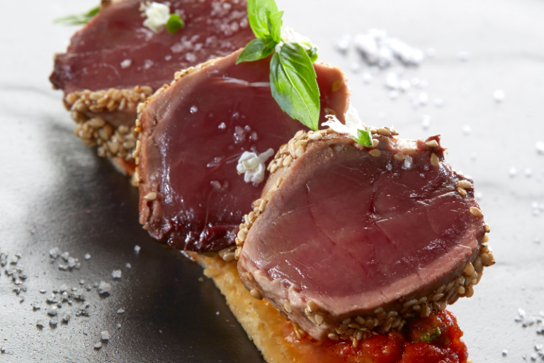 Tataki de thon sur tarte fine