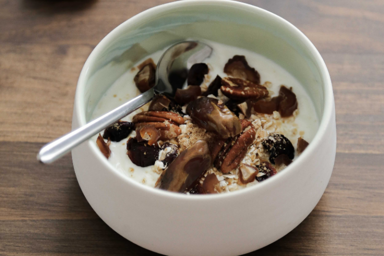 Parfait de yaourt grec aux dattes