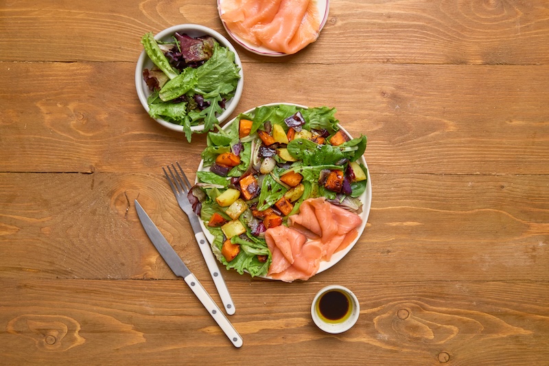 recette de Salade de légumes rôtis et saumon fumé