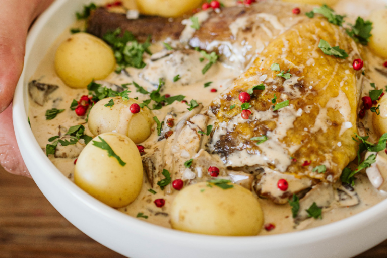 Cuisses de pintade, sauce paprika