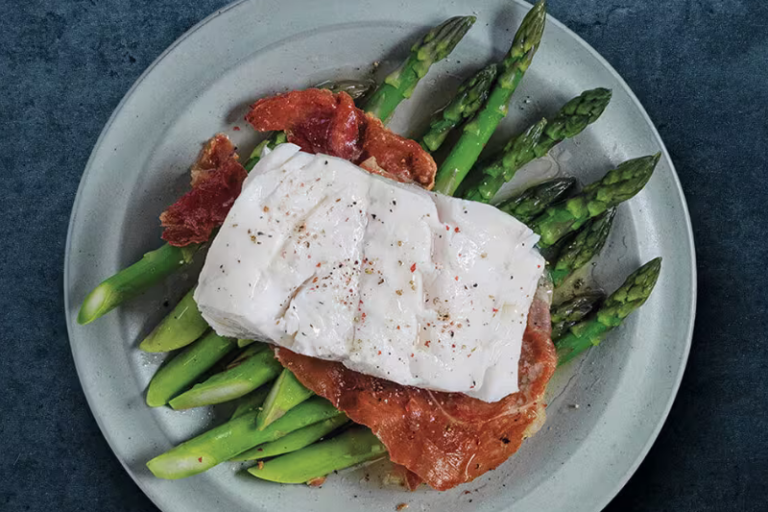 Skrei poché et jambon cru