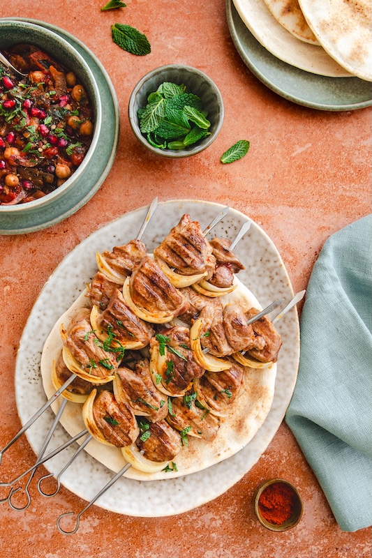 recette de Brochettes de gigot d’agneau aux oignons