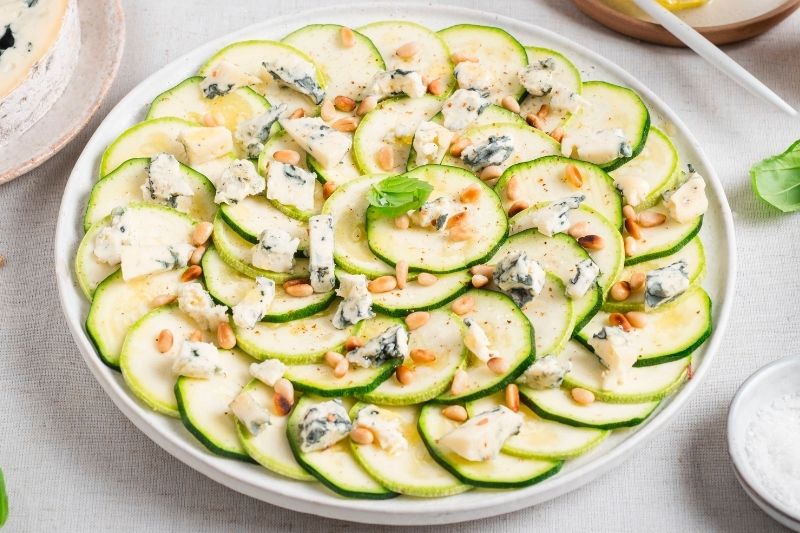 Carpaccio de courgette à la Fourme d’Ambert