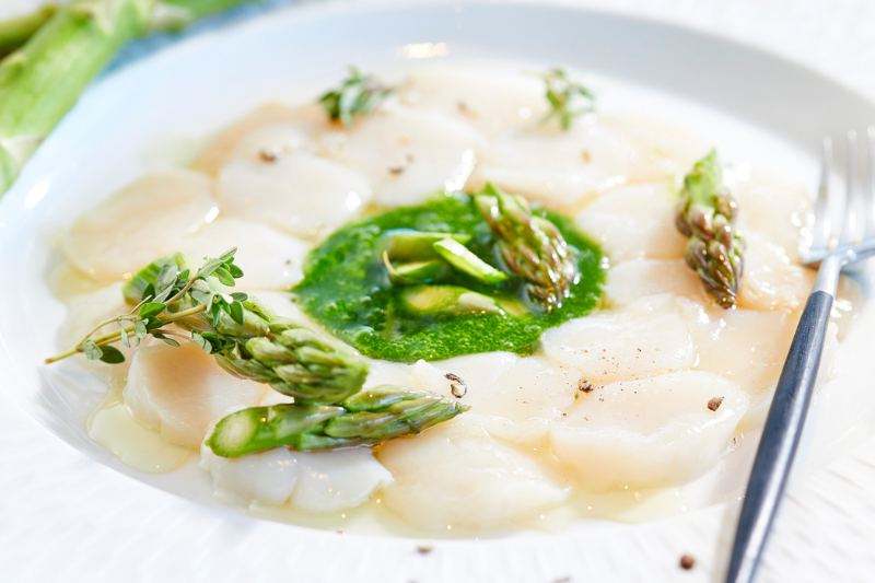 Carpaccio de Saint-Jacques aux asperges