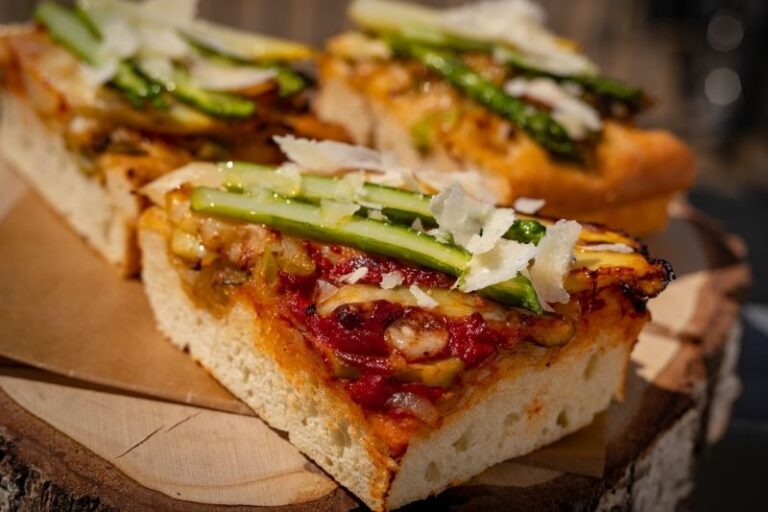 Focaccia moelleuse aux asperges et Parmesan