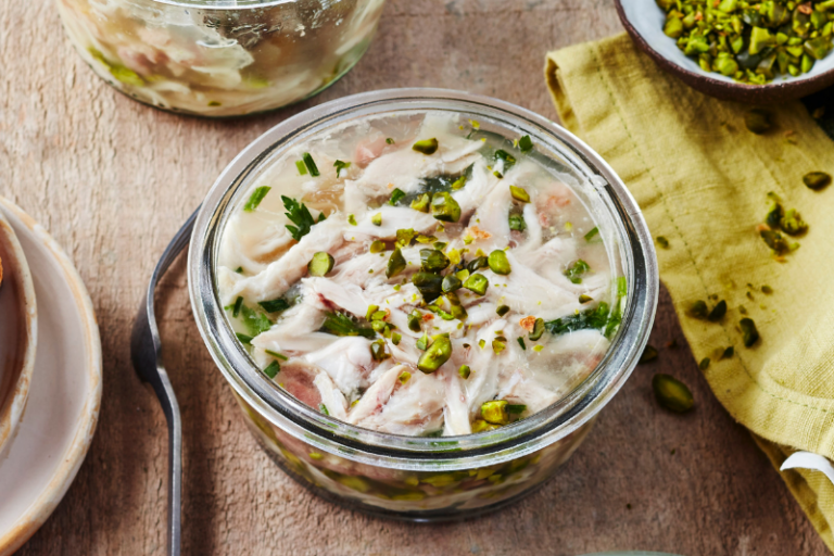 Lapin en gelée aux pistaches