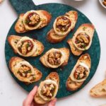Crostini chèvre figues et noix