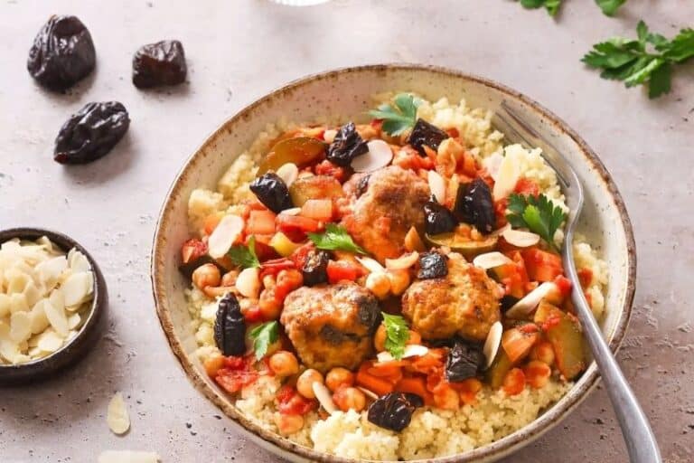 Boulettes de porc mijotées aux pruneaux