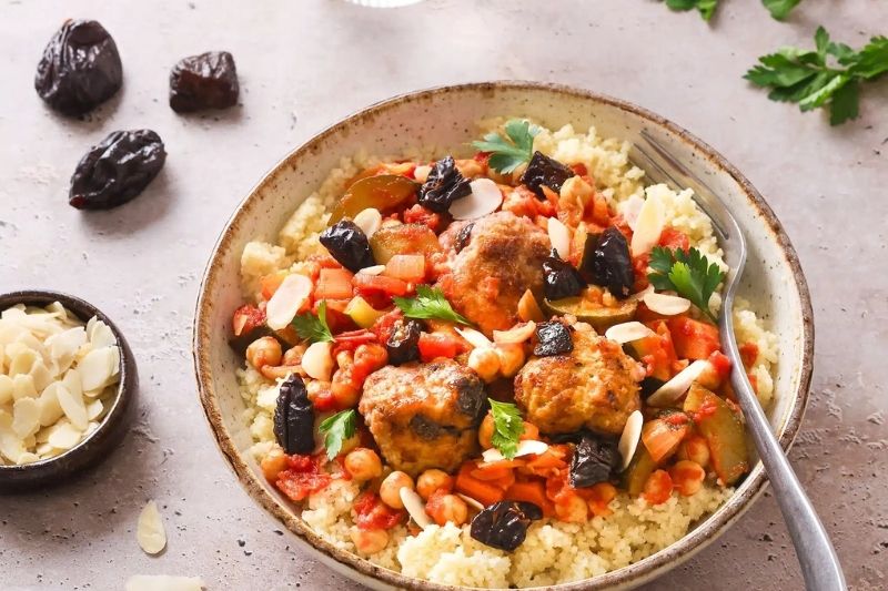Boulettes de porc mijotées aux pruneaux