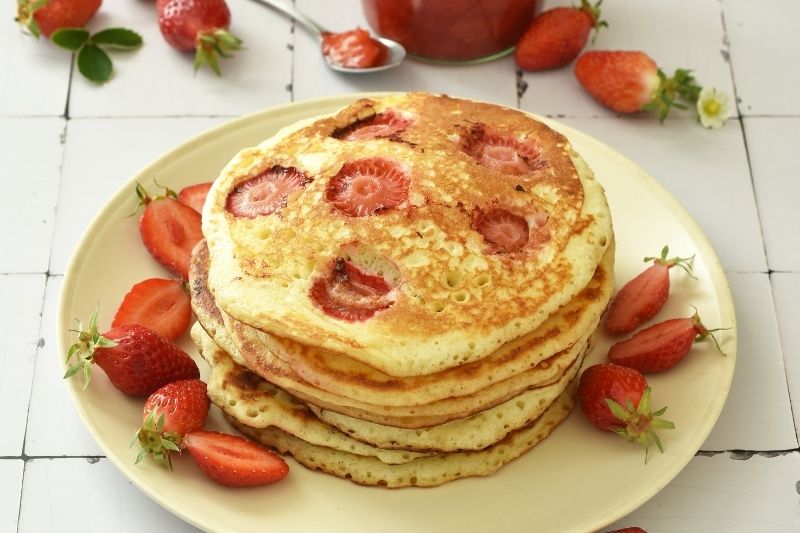 Pancakes aux fraises et compotée maison