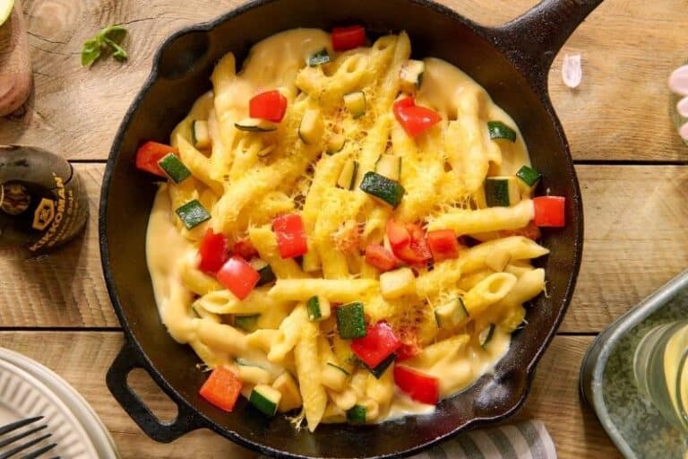 Penne aux légumes et cheddar fondu
