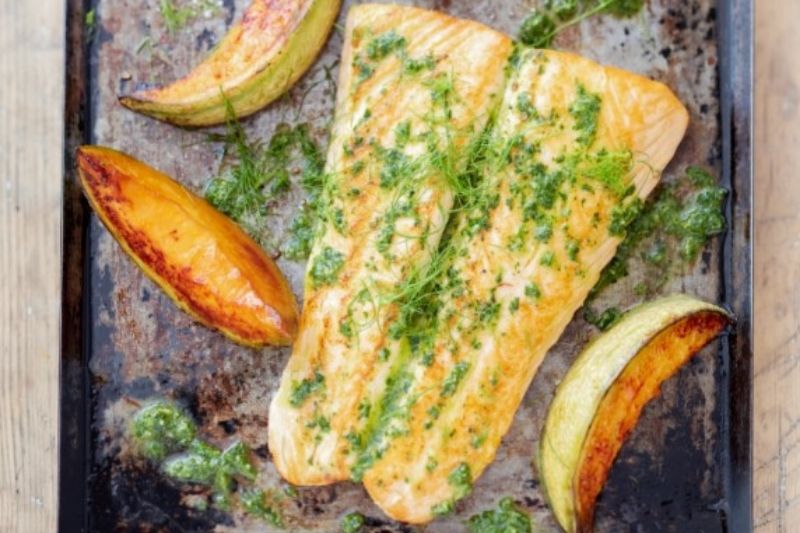 Plancha de saumon et melon au pesto