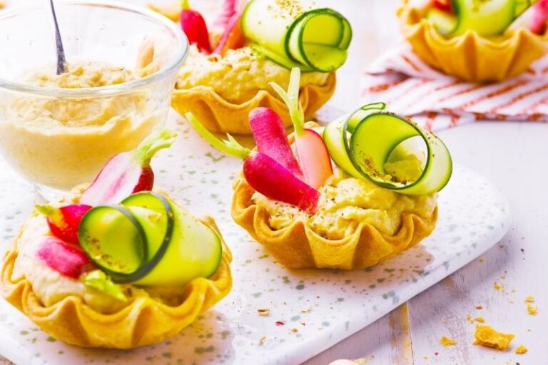 Tartelettes houmous-radis-courgette