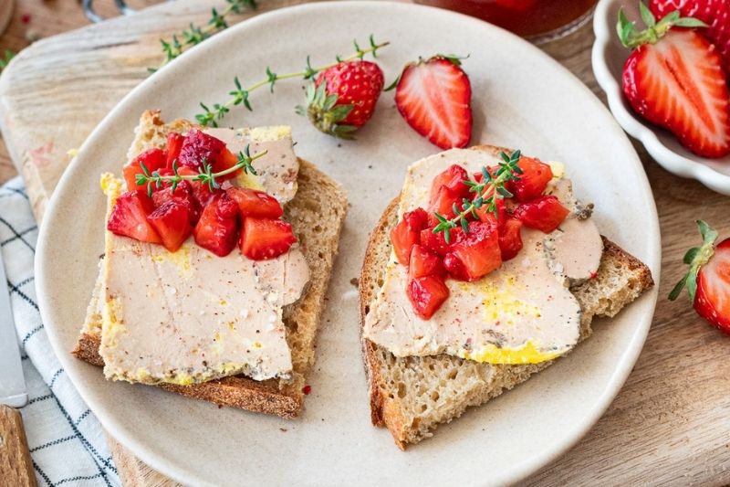Toasts de foie gras aux pickles