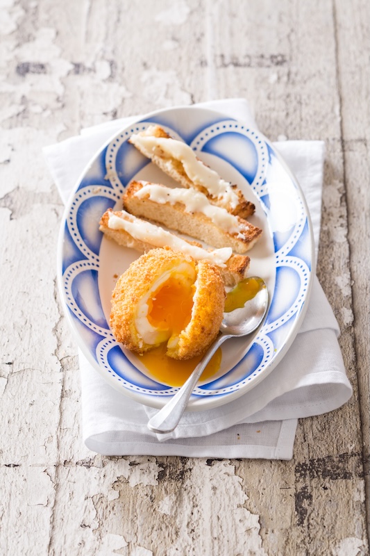 recette Oeufs frits et mouillettes au Reblochon
