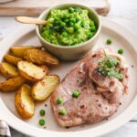 Tranches de gigot de chevreau et houmous