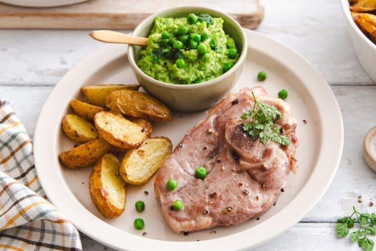 Tranches de gigot de chevreau et houmous