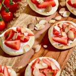 Mini-pizzas sucrées à la tomate