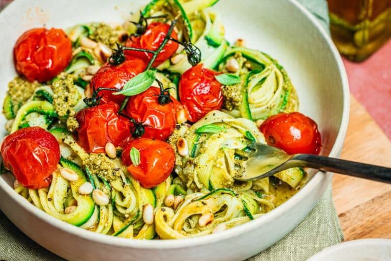Spaghettis de courgettes au basilic