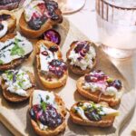 Tartines fromagères et compotée de cerises