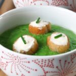 Velouté de petit pois et crostini